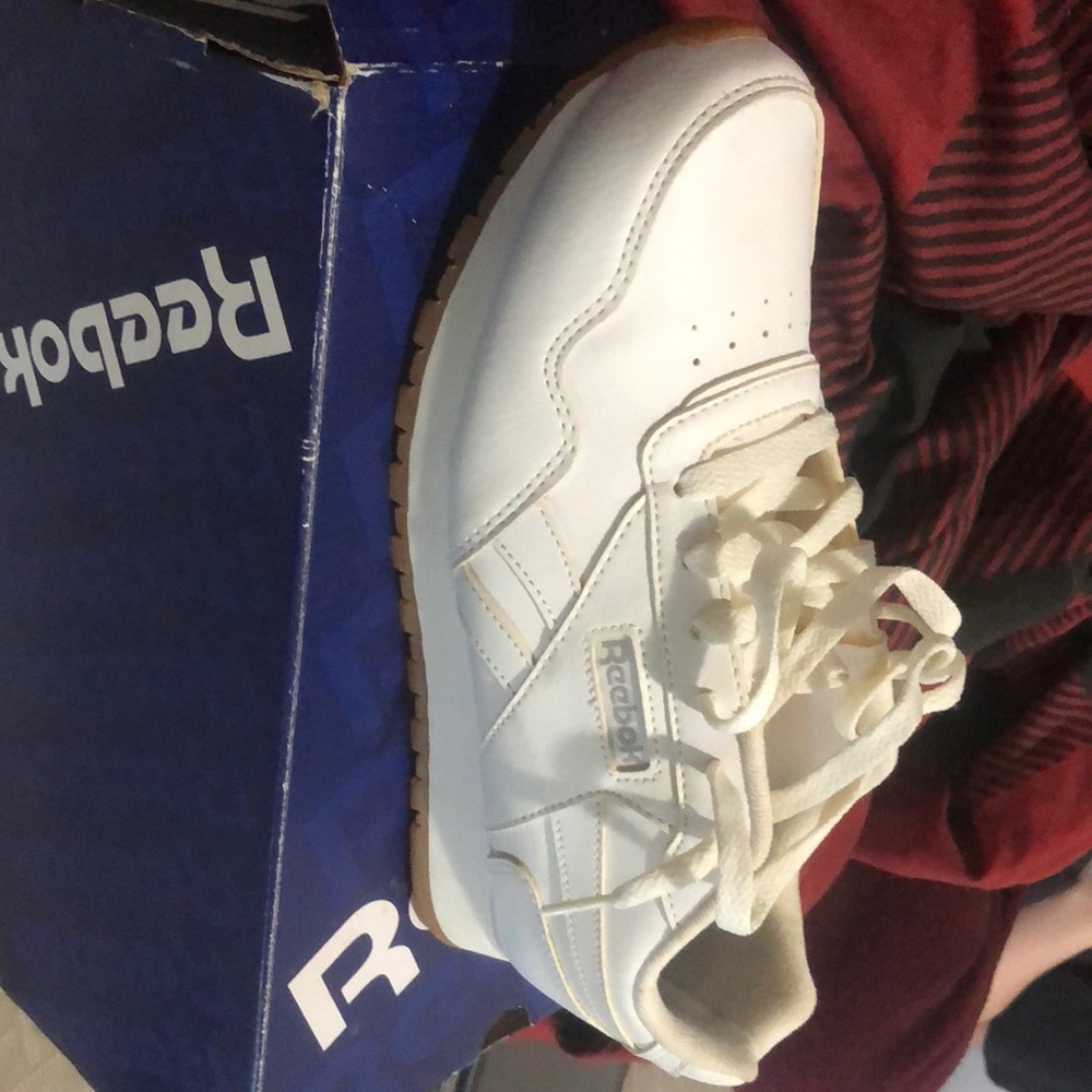 Reebok gum bottom all white